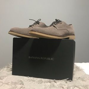 Banana Republic “Owen” men’s size 8 gray